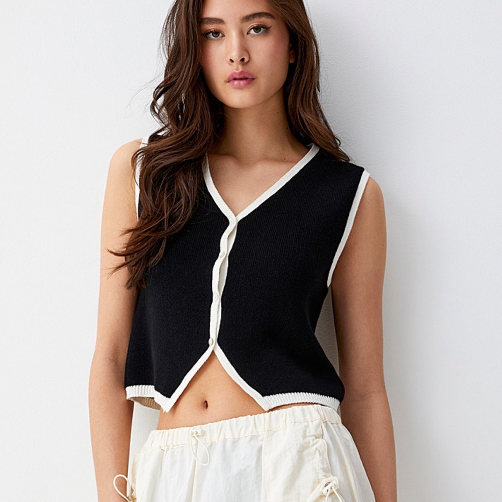 TWIK Contrasting edging buttoned Vest Black and White Sleeveless Button-Up